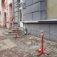 На входе в городской комитет ЖКХ курян подстерегает опасность