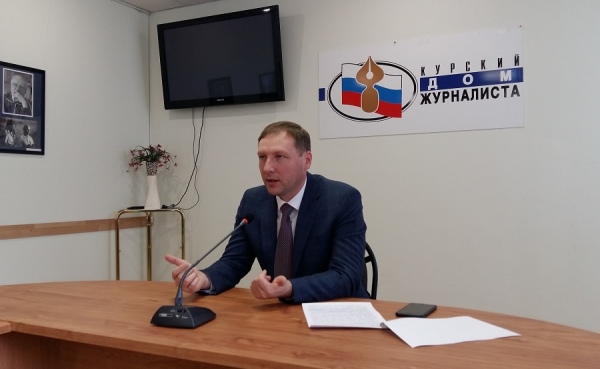 20 марта Роман Колесниченко провел первую и последнюю пресс-конференцию в статусе председателя комитета промышленности и транспорта
