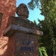 В Курске вандалы облили краской памятник Карлу Марксу