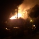 В Курске четыре пожарные части тушили пылавший дом