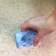 Курянка расплачивалась в магазинах найденной картой, возбуждено уголовное дело