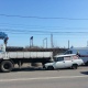 В Курске легковушка залетела под кран