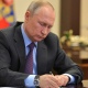 Путин подписал закон о кредитных каникулах: кого и как это коснется