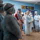 В Курской областной больнице врачей, больных коронавирусом, не отстраняли от работы