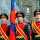 Братья-близнецы из Курской области вынесли Знамя Победы на параде в Москве