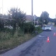 Курянин на скутере протаранил забор и столб