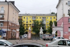 В центре Курска появился «золотой зуб»