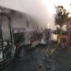 Под Курском выгорели автобус и ангар с сеном