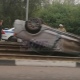 Курск. Машина перевернулась на рельсах возле Кировского моста