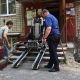 В курской многоэтажке для тяжело больного мальчика установили временный пандус