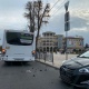 В центре Курска попал в аварию автобус