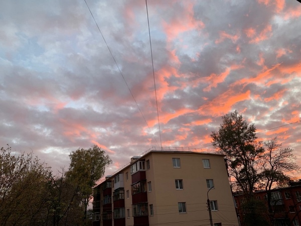 А в Курске любовались розовым закатом А в Курске любовались розовым закатом