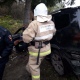 Курские спасатели «вырезали» водителя из въехавшей в дерево машины: четверо раненых