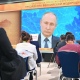 Путин призвал пересмотреть зарплаты учителей