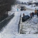 В Курской области машина улетела с дороги под мост