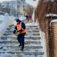 В Курске чистят от снега 25 лестничных спусков