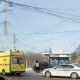 В Курске неуправляемая машина едва не въехала в остановку, водитель умер за рулем