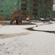 В Курске на улице Краснознаменной детскую площадку заливает нечистотами