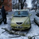 Под Курском машину пробило рухнувшей березой