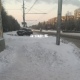В Курске автомобиль едва не врезался в остановку