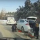 На окраине Курска экипаж ДПС помог замерзающей женщине с ребенком