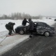 Под Курском улетевшую в кювет машину вытаскивали КамАзом военной полиции