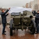 В день 100-летия писателя-фронтовика Петра Михина на орудии мемориала «Курская дуга» разместили памятную доску в его честь