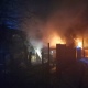 В Курске бригады трех частей тушили пожар в дачном поселке