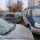 В центре Курска покатившаяся «Газель» без водителя разбила 5 припаркованных машин