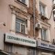 В Курске на улице Радищева рядом со школой куски штукатурки падают на тротуар