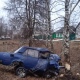 В Фатеже Курской области машина врезалась в березу, погиб водитель