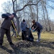 Вице-губернатор Курской области Алексей Смирнов взял в руки грабли и убрал мусор на Боевке