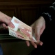 Курянка отдала мошеннику 40 тысяч рублей за восстановление в вузе