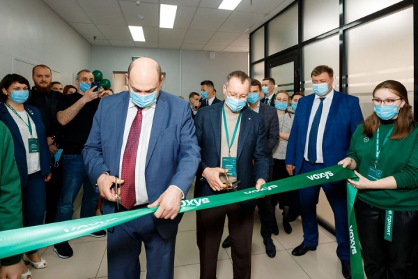 «Приятно открывать новый контактный центр именно в Курске. Мы постарались воплотить те условия, в которых работать сотрудникам было бы комфортно, приятно и удобно», — подчеркнул директор центра коммуникаций VOXYS Алексей Мосунов «Приятно открывать новый контактный центр именно в Курске. Мы постарались воплотить те условия, в которых работать сотрудникам было бы комфортно, приятно и удобно», — подчеркнул директор центра коммуникаций VOXYS Алексей Мосунов