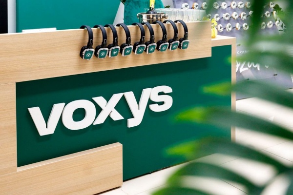 VOXYS – один из крупнейших международных центров коммуникации, лидер российского рынка контакт-центров с долей 18,4%. Компания ведет более 200 проектов VOXYS – один из крупнейших международных центров коммуникации, лидер российского рынка контакт-центров с долей 18,4%. Компания ведет более 200 проектов