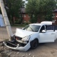 В Курске на улице Республиканской «Ниссан» врезался в столб