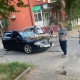 В Курске от порывов ветра деревья падали на машины, дороги и тротуары