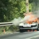 В Курске на улице Красный Октябрь на дороге загорелась машина