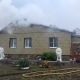 В Рыльске Курской области сгорели машина и крыша дома