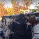 На Сеймском рынке Курска группа женщин отбила у полиции задержанного парня без маски