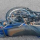 В Курской области разбился пьяный мотоциклист, врезавшись в забор