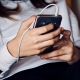 17-летнюю жительницу Курской области подозревают в краже денег с чужого банковского счета