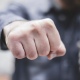 В Курской области 17-летний парень грозился поджечь машину и ударил полицейского