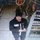 В Курской области разыскивают парня, дерзко обокравшего магазин