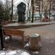 В Курске в сквере у филармонии меняют сломанные скамейки и устанавливают урны