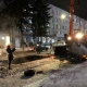 В Курске спасатели краном вытащили провалившийся в яму на Павлова автомобиль