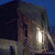 Под Курском пожарные отстояли от огня дом многодетной семьи