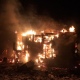 В Рыльске Курской области сгорело подворье, пожарные отстояли от огня дома