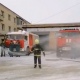 Под Курском пожарного облили водой из брандспойтов, провожая на пенсию