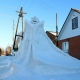 В Курской области умелец построил из снега сказочный городок